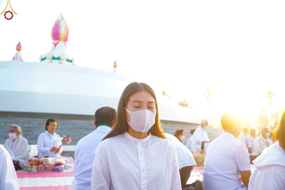 ภาพ No.70537:พิธีตักบาตรพระธรรมยาตราฯ ในโครงการธรรมยาตรากตัญญูบูชา มหาปูชนียาจารย์ พระมงคลเทพมุนี(สด จนฺทสโร) พระผู้ปราบมาร ปีที่ 11 ณ อนุสรณ์สถานลำดับที่ 2 สถานที่ตั้งมโนปณิธานบวชตลอดชีวิต อนุสรณ์สถานคลองบางนางแท่น อ.สามพราน จ.นครปฐม วันที่ 14 มกราคม พ.ศ. 2566