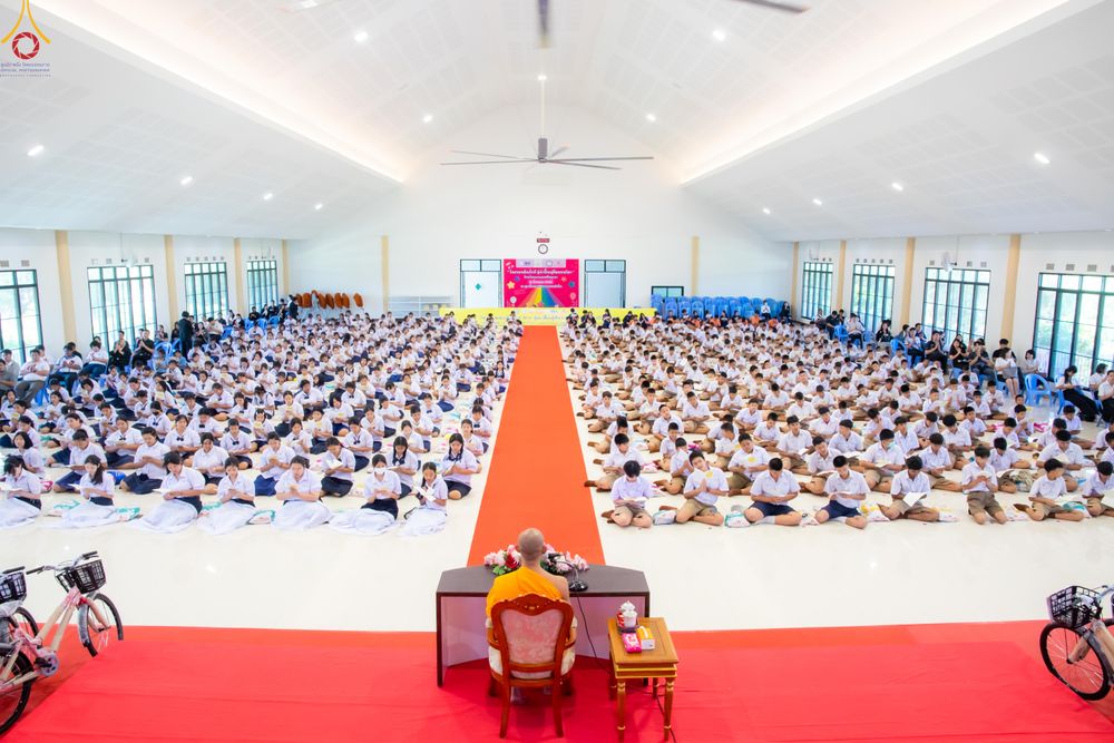 ภาพ No.283920:วันที่ 18 พฤศจิกายน พ.ศ. 2568 พิธีทอดกฐินสามัคคีทั่วไทย 30,000 วัด  โดยคณะศิษยานุศิษย์ บูชาธรรม 81 ปี  หลวงพ่อธัมมชโย  ณ วัดสวายสอ จ.บุรีรัมย์