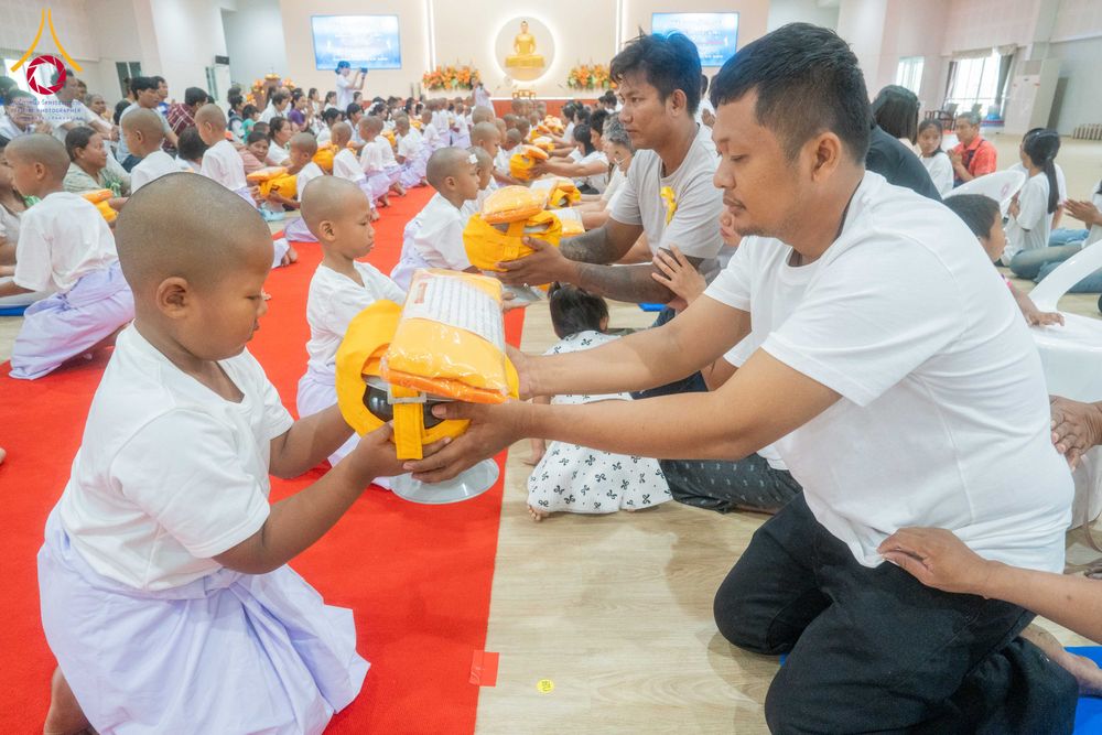 ภาพ No.318675:วันที่ 29 มีนาคม พ.ศ. 2569 พิธีเวียนประทักษิณ มอบผ้าไตร บรรพชาสามเณร  ณ ศูนย์อบรมเยาวชนกาญบุรี