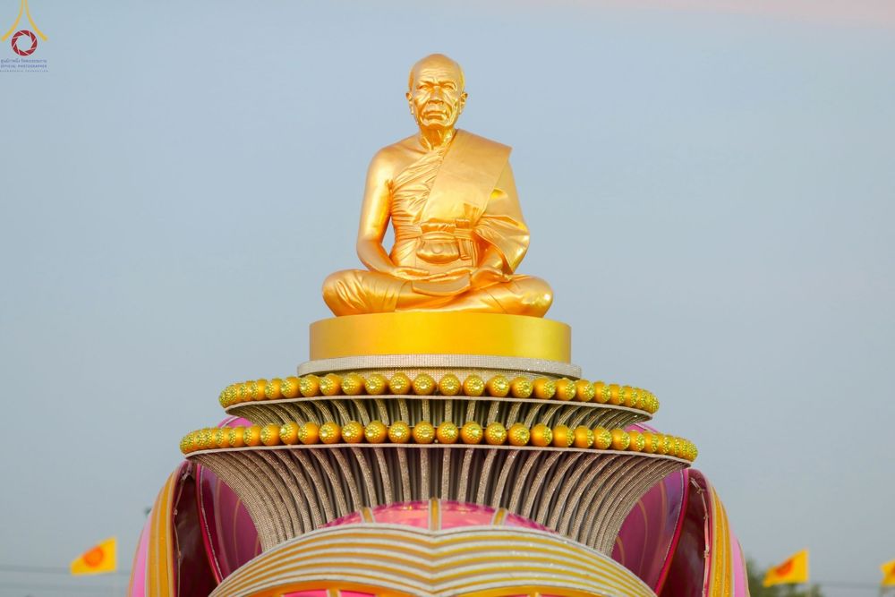 ภาพ No.74741:พิธีตักบาตรพระธรรมยาตราฯ ในโครงการธรรมยาตรากตัญญูบูชา มหาปูชนียาจารย์ พระมงคลเทพมุนี(สด จนฺทสโร) พระผู้ปราบมาร ปีที่ 11 ณ อนุสรณ์สถานลำดับที่ 5 สถานที่เผยแผ่วิชชาธรรมกายครั้งแรก อนุสรณ์สถานบางปลา วัดบางปลา อ.บางเลน จ.นครปฐม วันที่ 29 มกราคม พ.ศ. 2566