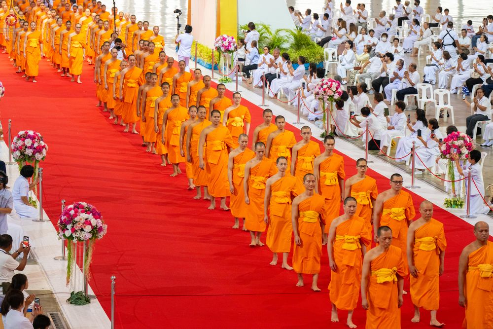 ภาพ No.338955:วันอาทิตย์ที่ 12 กรกฎาคม พ.ศ.2569 พิธีมุทิตาผู้สอบได้เปรียญธรรม ประโยค 1-2 ถึง ป.ธ.9 และ บ.ศ.1-2 ถึง บ.ศ.6 สำนักศาสนศึกษาวัดพระธรรมกาย ประจำปี 2569, พิธีมอบตราตั้งแต่งตั้งอาจารย์ใหญ่ สำนักศาสนศึกษาวัดพระธรรมกาย