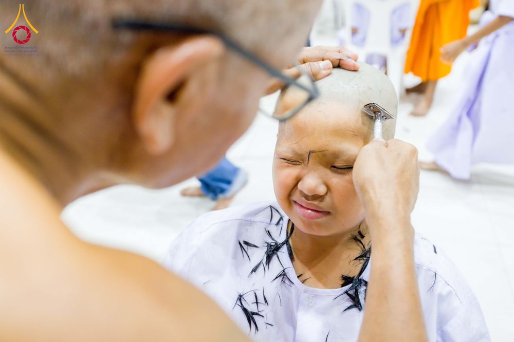 ภาพ No.317446:วันอาทิตย์ ที่ 29 มีนาคม พ.ศ.2569  พิธีปลงผม , พิธีขอขมามอบบาตรและผ้าไตร , พิธีบรรพชา ณ ศูนย์ปฏิบัติธรรมสมุทรปราการ จำนวน 42 รูป