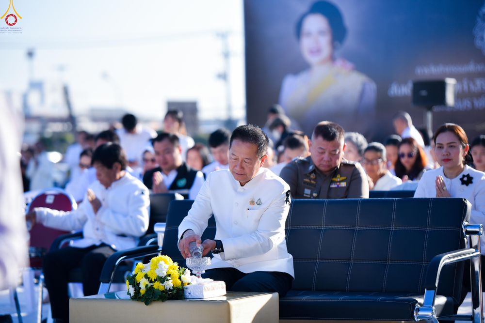 ภาพ No.280230:วันอังคารที่ ๓๐ ธันวาคม พ.ศ. ๒๕๖๘ พิธีตักบาตรพระ ๑,๐๖๙ รูป จังหวัดกาฬสินธุ์   ณ บริเวณสนามหน้าศาลากลาง จังหวัดกาฬสินธุ์ (หลังเก่า)