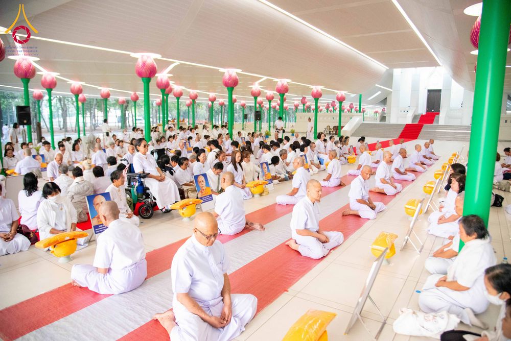 ภาพ No.298172:วันเสาร์ที่ 17 มกราคม พ.ศ. 2569 พิธีบรรพชาอุปสมบท โครงการอุปสมบทหมู่ บูชาธรรมครบ 117 ปี คุณยายอาจารย์มหารัตนอุบาสิกาจันทร์ ขนนกยูง  ณ อุโบสถพระไตรปิฎก วัดพระธรรมกาย