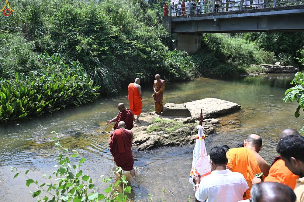 ภาพ No.278842:วันที่ 1 พฤศจิกายน  2568  กฐินสมทบวัดต่างประเทศ โดยคณะศิษยานุศิษย์ บูชาธรรม 81 ปี หลวงพ่อธัมมชโย ณ วัดธรรมรักษิตาราม ประเทศศรีลังกา