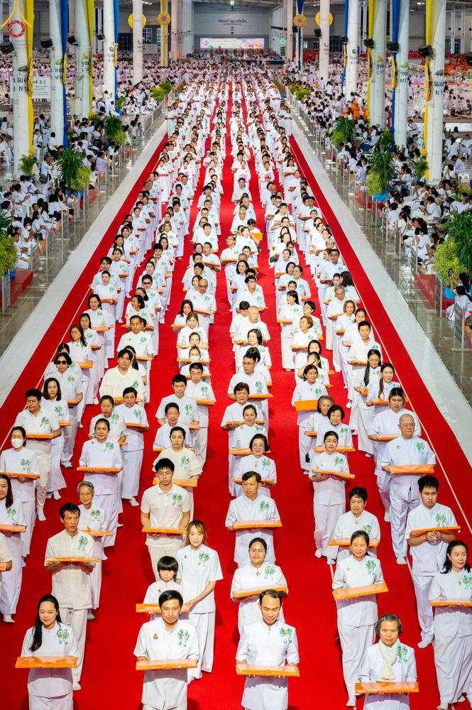 ภาพ No.318484:วันอาทิตย์ต้นเดือนที่ 5 เมษายน พ.ศ.2569 พิธีทอดผ้าป่าสมทบมหาสังฆทาน 40,000 กว่าวัดทั่วประเทศ ณ สภาธรรมกายสากล วัดพระธรรมกาย