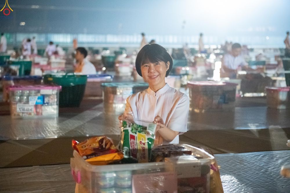 ภาพ No.279696:วันที่ 1 มกราคม พ.ศ.2569 พิธีตักบาตรในวันขึ้นปีใหม่ ณ ลานธรรม วัดพระธรรมกาย