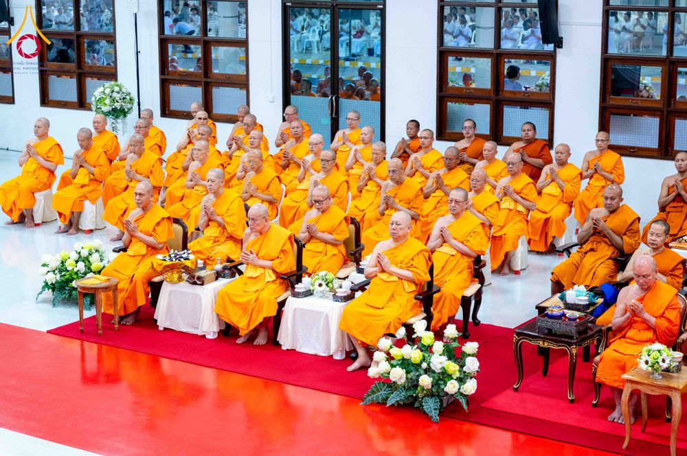 ภาพ No.314454:วันพฤหัสบดีที่ 19 มีนาคม พ.ศ. 2569 พิธีบำเพ็ญกุศล คุณพ่อณรงค์ จินตมากุล โยมบิดา พระครูปลัดรัตนวีรวัฒน์ (รังสฤษดิ์ อิทฺธิจินตโก) ที่ปรึกษาเจ้าคณะจังหวัดปทุมธานี เจ้าอาวาสวัดพระธรรมกาย  ณ ห้องปลูกศรัทธา 2 วัดพระธรรมกาย ปทุมธานี