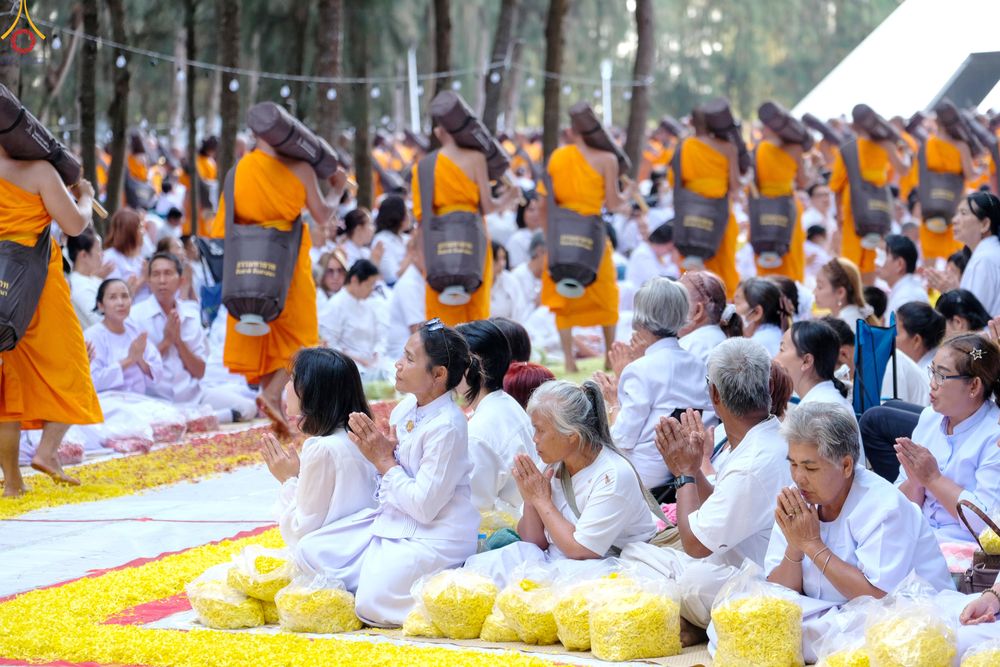 ภาพ No.287852:วันที่ 3 มกราคม พ.ศ. 2569 พิธีต้อนรับพระธรรมยาตรา ครั้งที่ 2 (ภาพชุดที่ 2) ในโครงการธรรมยาตรา กตัญญูบูชา มหาปูชนียาจารย์ พระมงคลเทพมุนี(สด จนฺทสโร) พระผู้ปราบมาร อนุสรณ์สถาน 7 แห่ง ปีที่ 14 ณ อนุสรณ์สถานมหาวิหารพระมงคลเทพมุนี (โลตัสแลนด์) อ.สองพี่น้อง จ.