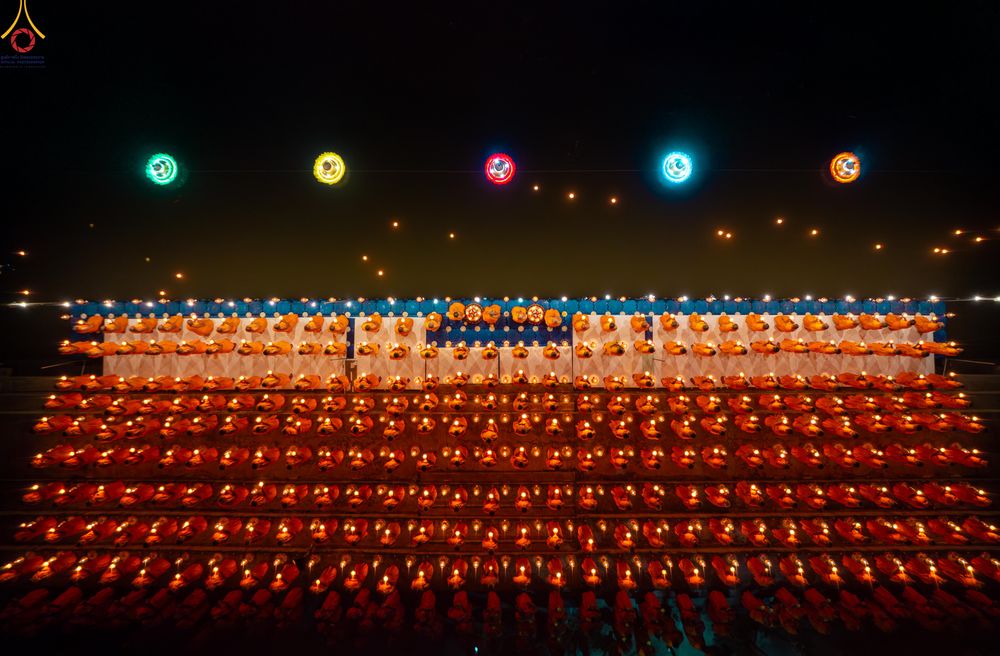 ภาพ No.294166:วันที่ 13 มกราคม พ.ศ. 2569 พิธีจุดประทีปถวายเป็นพุทธบูชา และบูชาธรรมมหาปูชนียาจารย์  (ภาพชุดที่ 2) ณ วัดสองพี่น้อง ต.ต้นตาล อ.สองพี่น้อง จ.สุพรรณบุรี ในโครงการธรรมยาตรา กตัญญูบูชา มหาปูชนียาจารย์ พระมงคลเทพมุนี(สด จนฺทสโร) พระผู้ปราบมาร อนุสรณ์สถาน 7 แห่