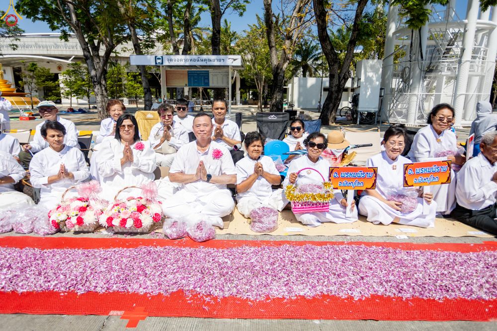 ภาพ No.304006:วันที่ 25 มกราคม พ.ศ. 2569 พิธีต้อนรับพระธรรมยาตรา  รร.สามัคคีราษฏร์บำรุง-วัดพระธรรมกาย ในโครงการธรรมยาตรา กตัญญูบูชา มหาปูชนียาจารย์ พระมงคลเทพมุนี(สด จนฺทสโร) พระผู้ปราบมาร อนุสรณ์สถาน 7 แห่ง ปีที่ 14