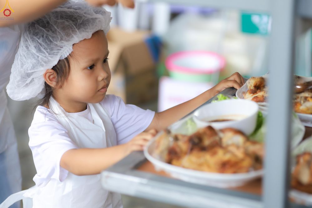 ภาพ No.325737:วันที่ 22 เมษายน พ.ศ.2569(วันคุ้มครองโลก) งานถวายมหาสังฆทาน 40,000 กว่าวัดทั่วประเทศ เจ้าหน้าที่ สาธุชน ร่วมใจจัดเตรียมภัตตาหารเพล (ชุด 2)