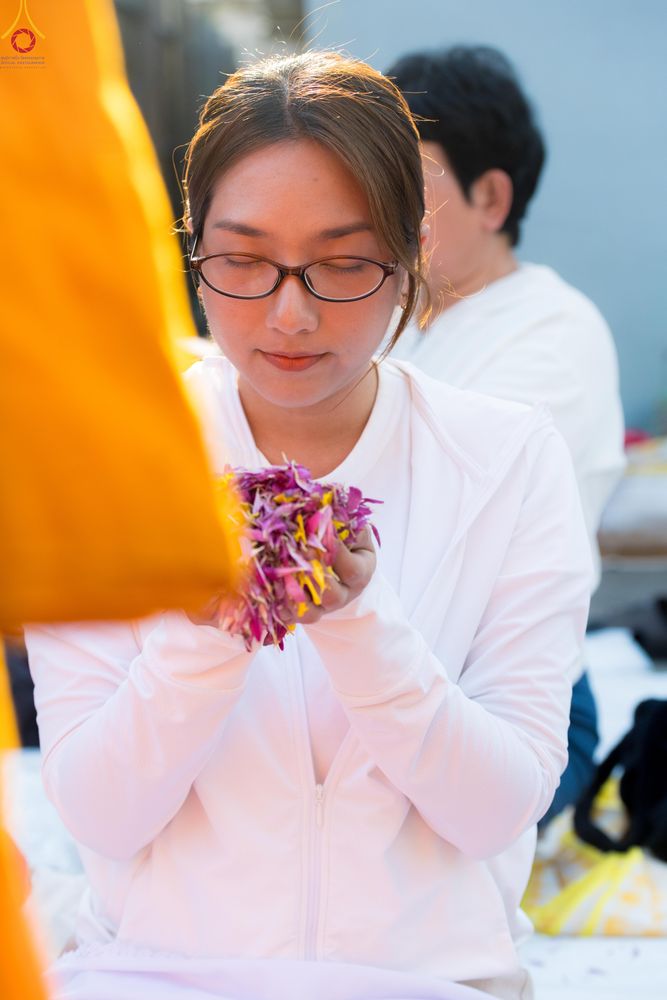 ภาพ No.295116:วันที่ 14 มกราคม พ.ศ. 2569 พิธีต้อนรับพระธรรมยาตรา อนุสรณ์สถานลำดับที่ 4  สถานที่เกิดด้วยกายธรรม ณ วัดโบสถ์บน ต.บางคูเวียง จ.นนทบุรี ในโครงการธรรมยาตรา กตัญญูบูชา มหาปูชนียาจารย์ พระมงคลเทพมุนี(สด จนฺทสโร) พระผู้ปราบมาร อนุสรณ์สถาน 7 แห่ง ปีที่ 14