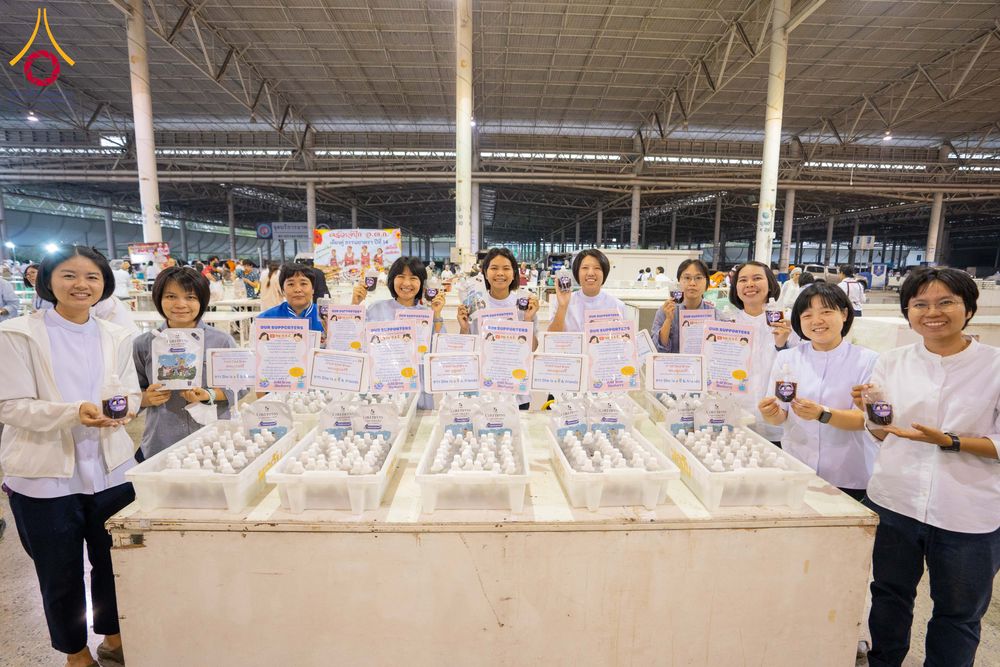 ภาพ No.303517:วันที่ 27 มกราคม พ.ศ. 2569 พิธีถวายภัตตาหารเป็นสังฆทาน แด่พระธรรมยาตรา ณ วัดพระธรรมกาย  จังหวัดปทุมธานี ในโครงการธรรมยาตรา กตัญญูบูชา มหาปูชนียาจารย์ พระมงคลเทพมุนี(สด จนฺทสโร) พระผู้ปราบมาร อนุสรณ์สถาน 7 แห่ง ปีที่ 14