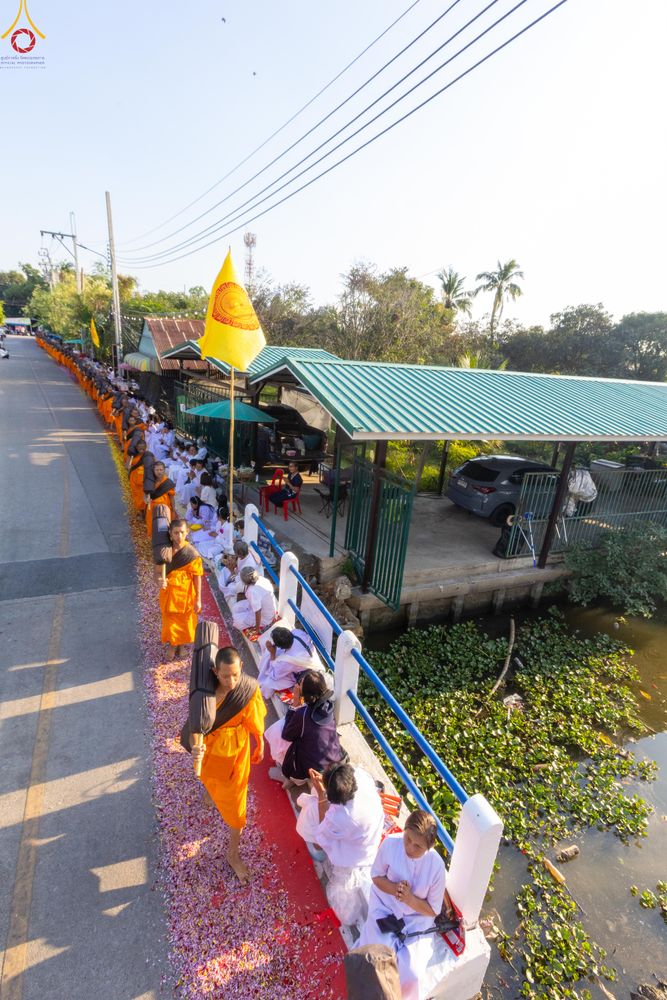 ภาพ No.295189:วันที่ 16 มกราคม พ.ศ. 2569 พิธีต้อนรับพระธรรมยาตรา อนุสรณ์สถานลำดับที่ 4 (ภาพชุดที่ 2) สถานที่เกิดด้วยกายธรรม ณ วัดโบสถ์บน ต.บางคูเวียง จ.นนทบุรี ในโครงการธรรมยาตรา กตัญญูบูชา มหาปูชนียาจารย์ พระมงคลเทพมุนี(สด จนฺทสโร) พระผู้ปราบมาร อนุสรณ์สถาน 7 แห่ง ปี