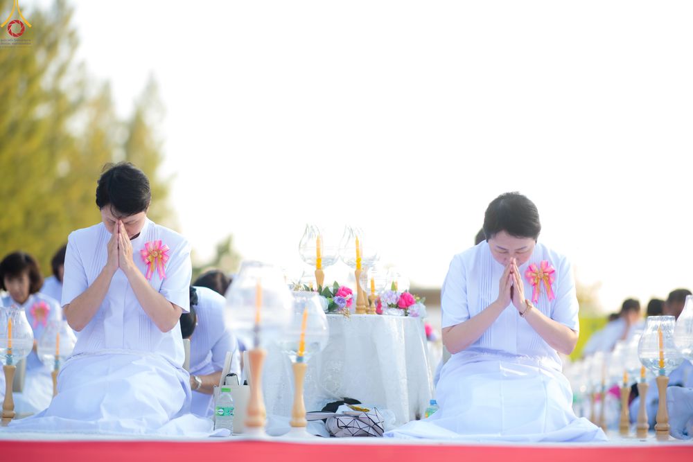 ภาพ No.292004:วันที่ 10 มกราคม พ.ศ. 2569 พิธีจุดประทีปถวายเป็นพุทธบูชา และบูชาธรรมมหาปูชนียาจารย์  ณ อนุสรณ์สถานคลองบางนางแท่น อ.สามพราน จ.นครปฐม ในโครงการธรรมยาตรา กตัญญูบูชา มหาปูชนียาจารย์ พระมงคลเทพมุนี(สด จนฺทสโร) พระผู้ปราบมาร อนุสรณ์สถาน 7 แห่ง ปีที่ 14