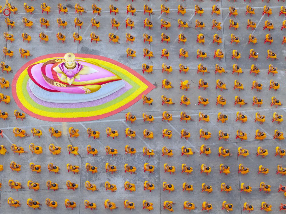 ภาพ No.297509:วันที่ 18 มกราคม พ.ศ. 2569 พิธีตักบาตรพระธรรมยาตรา ณ วัดโบสถ์บน ต.บางคูเวียง จ.นนทบุรี อนุสรณ์สถานลำดับที่ 4 สถานที่เกิดด้วยกายธรรม ในโครงการธรรมยาตรา กตัญญูบูชา มหาปูชนียาจารย์ พระมงคลเทพมุนี(สด จนฺทสโร) พระผู้ปราบมาร อนุสรณ์สถาน 7 แห่ง ปีที่ 14