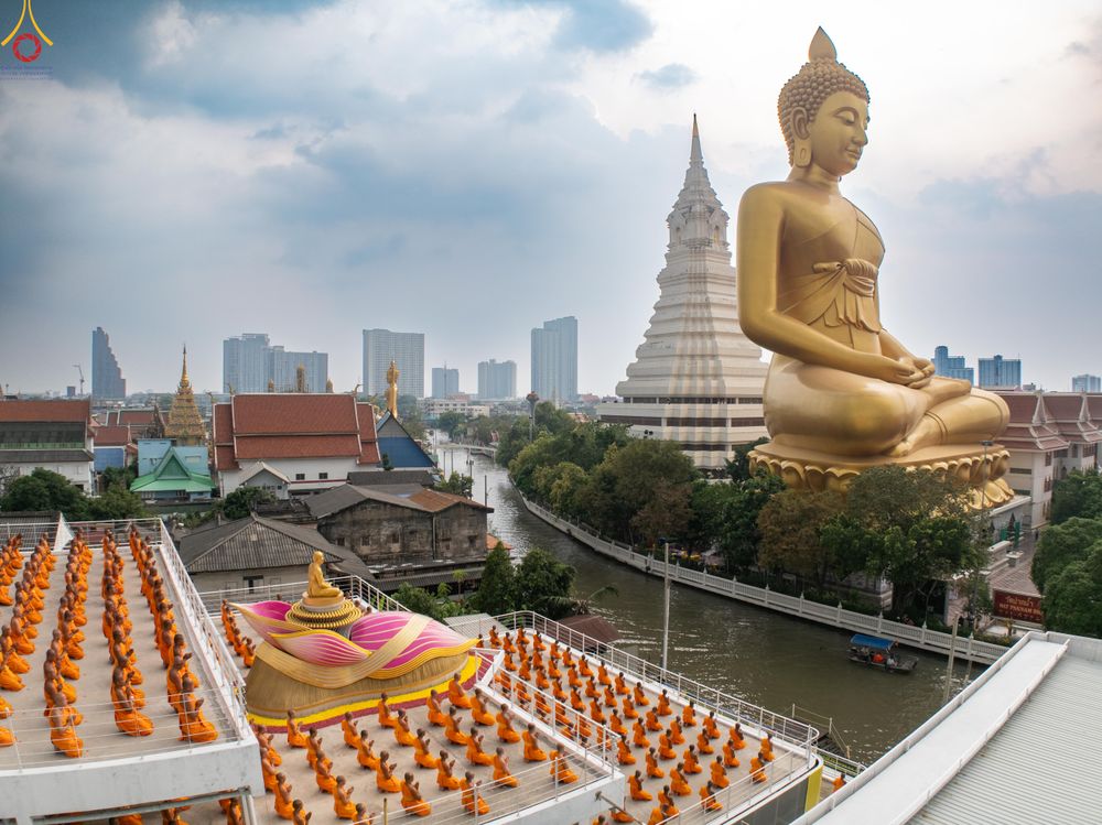 ภาพ No.300033:วันที่ 22 มกราคม พ.ศ.2569 พระธรรมยาตราปฏิบัติธรรม และถ่ายภาพหมู่ประวัติศาสตร์ ณ อาคารธรรมยาตรา กตัญญูบูชามหาปูชนียาจารย์  ตรงข้ามวัดปากน้ำภาษีเจริญ จ.กรุงเทพมหานคร ในโครงการธรรมยาตรา กตัญญูบูชา มหาปูชนียาจารย์ พระมงคลเทพมุนี(สด จนฺทสโร) พระผู้ปราบมาร อนุ