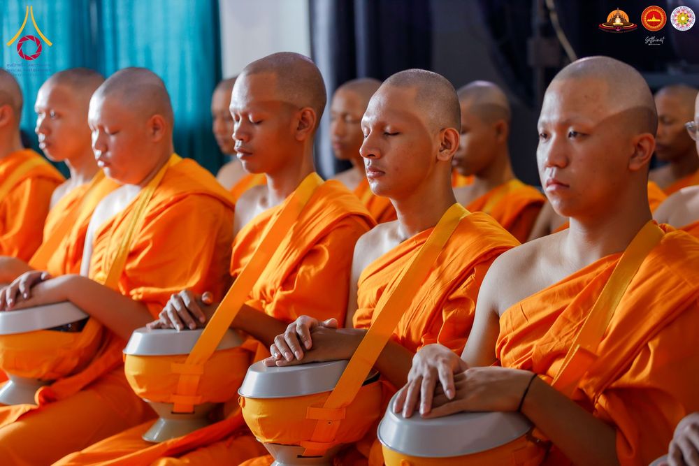 ภาพ No.283505:วันอาทิตย์ที่ 21 ธันวาคม  2568 พิธีบิณฑบาตฉลองสามเณรใหม่ ประเทศอินโดนีเซีย