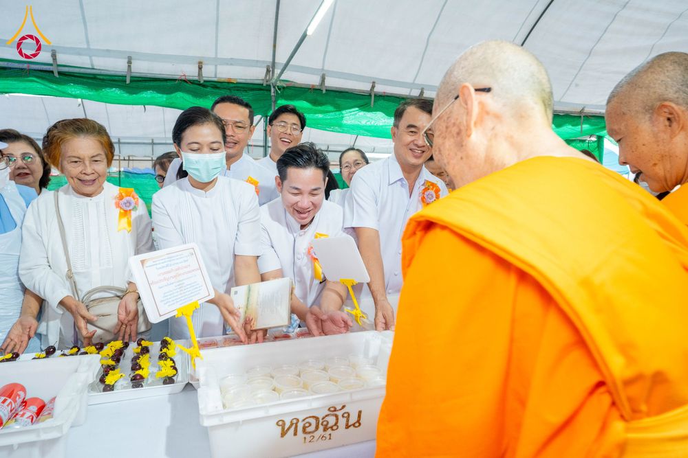 ภาพ No.300314:วันที่ 22 มกราคม พ.ศ. 2569 พิธีถวายภัตตาหารเป็นสังฆทาน แด่พระธรรมยาตรา ณ อนุสรณ์สถานบางปลา วัดบางปลา อำเภอบางเลน จังหวัดนครปฐม ในโครงการธรรมยาตรา กตัญญูบูชา มหาปูชนียาจารย์ พระมงคลเทพมุนี(สด จนฺทสโร) พระผู้ปราบมาร อนุสรณ์สถาน 7 แห่ง ปีที่ 14