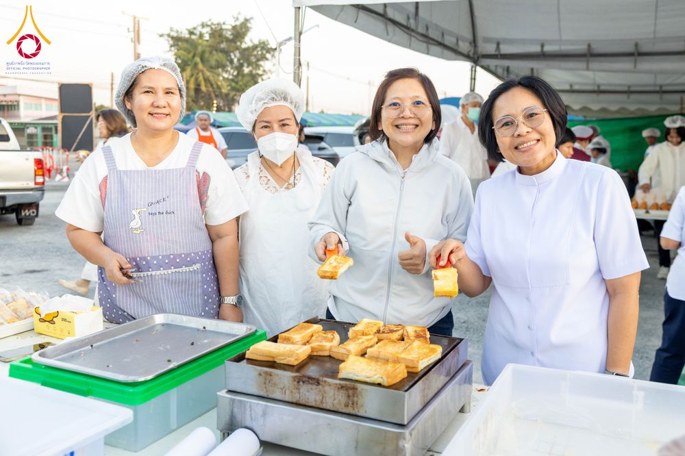 ภาพ No.289849:วันที่ 8 มกราคม พ.ศ. 2569 พิธีถวายภัตตาหารเป็นสังฆทาน แด่พระธรรมยาตรา ณ อนุสรณ์สถานคลองบางนางแท่น อ.สามพราน จ.นครปฐม ในโครงการธรรมยาตรา กตัญญูบูชา มหาปูชนียาจารย์ พระมงคลเทพมุนี(สด จนฺทสโร) พระผู้ปราบมาร อนุสรณ์สถาน 7 แห่ง ปีที่ 14