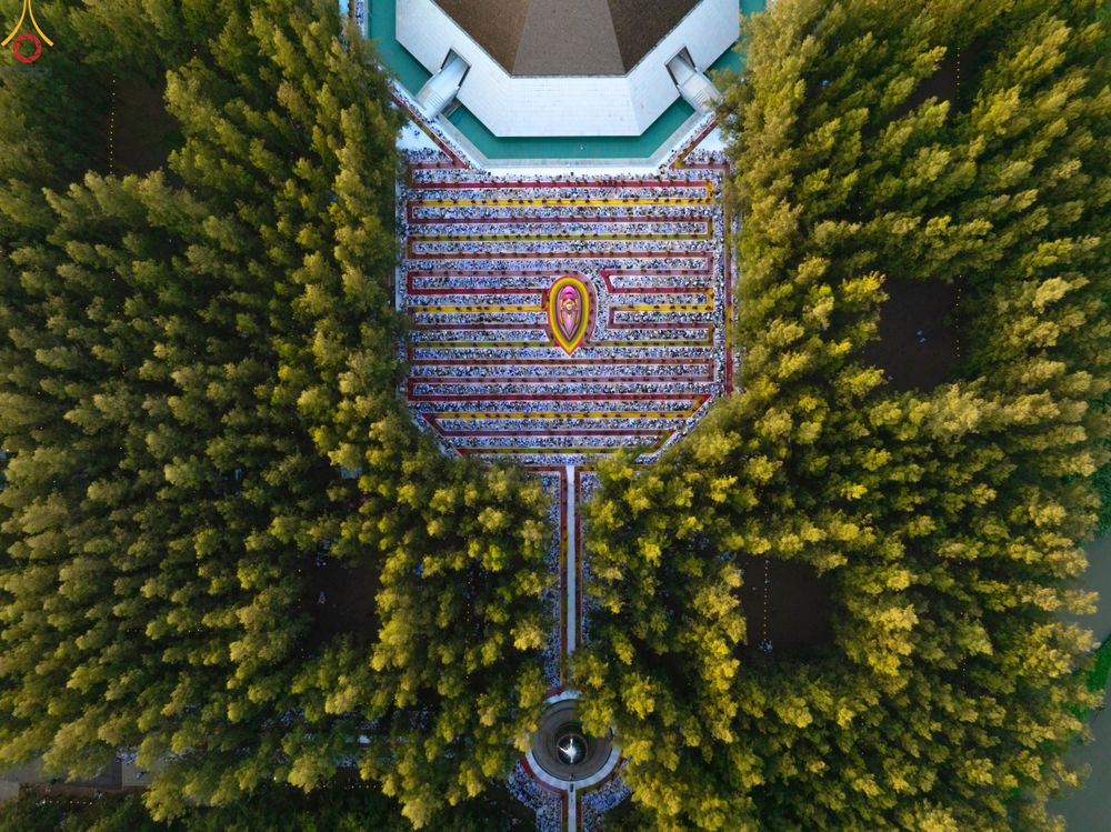 ภาพ No.287541:วันที่ 3 มกราคม พ.ศ. 2569 พิธีต้อนรับพระธรรมยาตรา ในโครงการธรรมยาตรา กตัญญูบูชา มหาปูชนียาจารย์ พระมงคลเทพมุนี(สด จนฺทสโร) พระผู้ปราบมาร อนุสรณ์สถาน 7 แห่ง ปีที่ 14 ณ อนุสรณ์สถานมหาวิหารพระมงคลเทพมุนี (โลตัสแลนด์) อ.สองพี่น้อง จ.สุพรรณบุรี