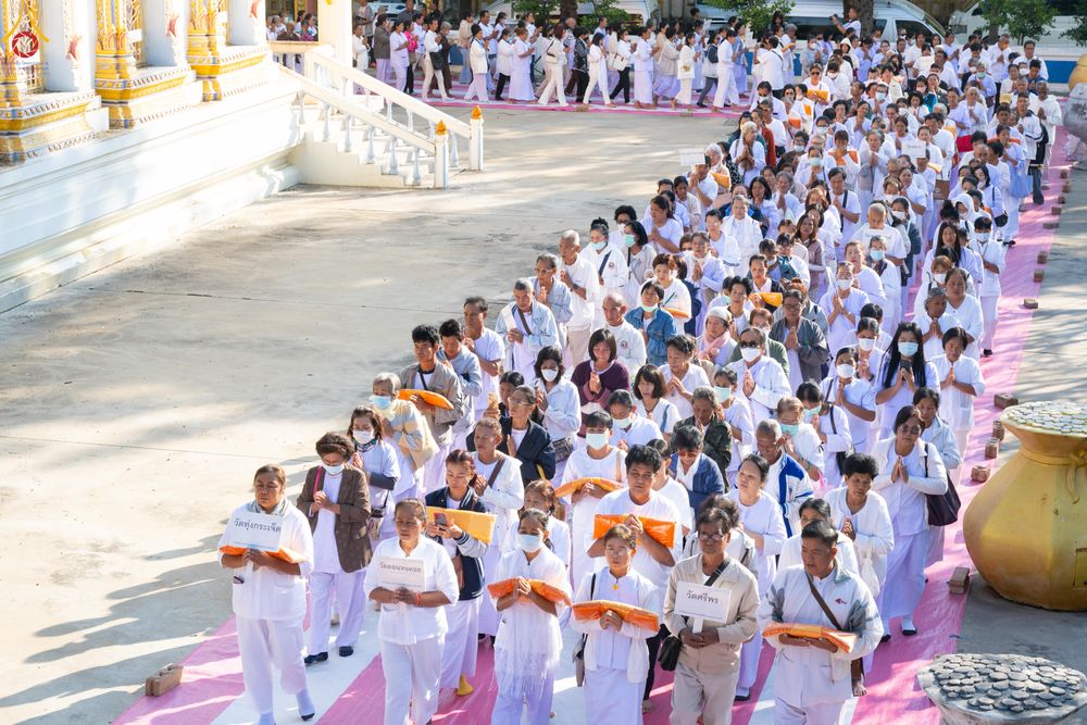 ภาพ No.293271:วันที่ 12 มกราคม พ.ศ. 2569 พิธีทอดผ้าป่าทำนุบำรุงศาสนสถาน ณ วัดพรสวรรค์ อ.สองพี่น้อง จ.สุพรรณบุรี ในโครงการธรรมยาตรา กตัญญูบูชา มหาปูชนียาจารย์ พระมงคลเทพมุนี(สด จนฺทสโร) พระผู้ปราบมาร อนุสรณ์สถาน 7 แห่ง ปีที่ 14