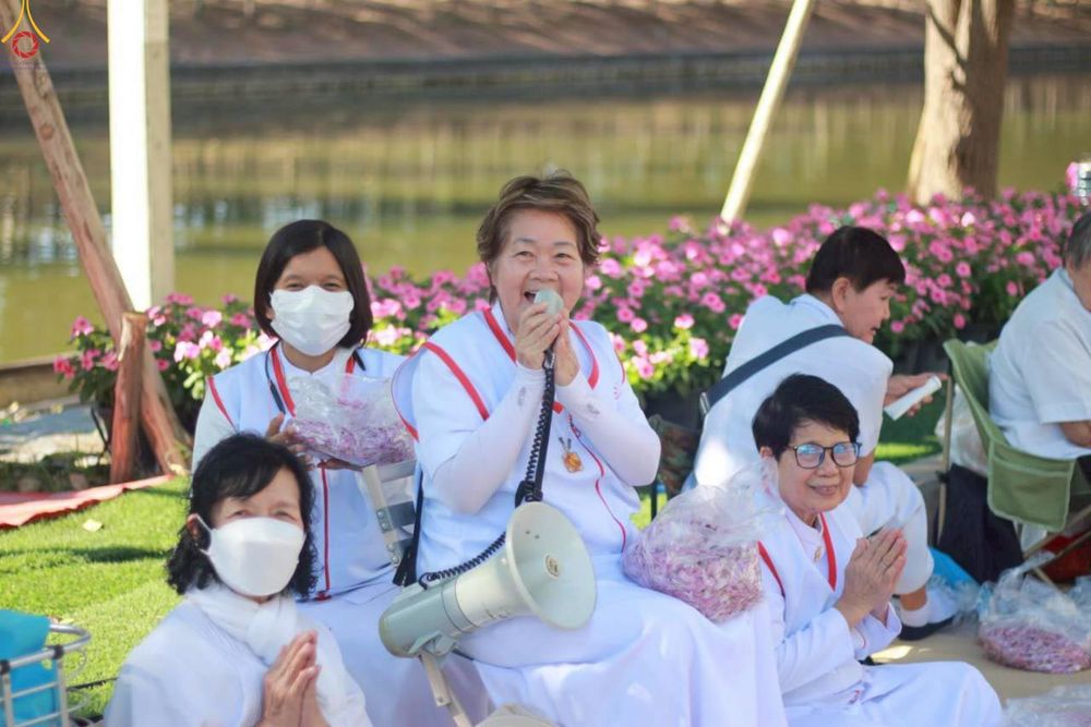 ภาพ No.296017:ภาพเบื้องหลังอาสาสมัครรวมใจ ชุดที่ 1 ในโครงการธรรมยาตรา กตัญญูบูชา มหาปูชนียาจารย์ พระมงคลเทพมุนี(สด จนฺทสโร) พระผู้ปราบมาร อนุสรณ์สถาน 7 แห่ง ปีที่ 14