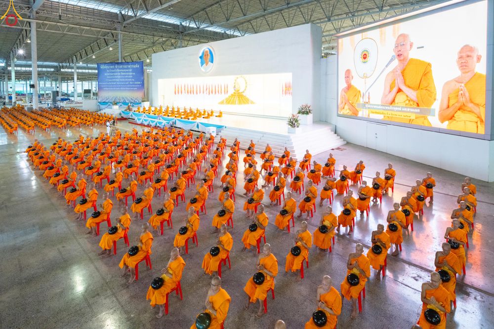 ภาพ No.311284:วันอาทิตย์ต้นเดือนที่ 1 มีนาคม พ.ศ.2569 พิธีตักบาตร และ พิธีบูชาข้าวพระ ณ สภาธรรมกายสากล วัดพระธรรมกาย