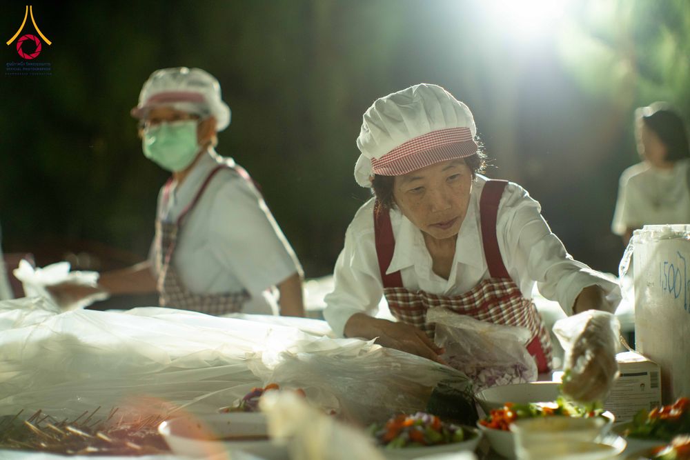 ภาพ No.287960:วันที่ 4 มกราคม พ.ศ. 2569 พิธีถวายภัตตาหารเป็นสังฆทาน แด่พระธรรมยาตรา ในโครงการธรรมยาตรา กตัญญูบูชา มหาปูชนียาจารย์ พระมงคลเทพมุนี(สด จนฺทสโร) พระผู้ปราบมาร อนุสรณ์สถาน 7 แห่ง ปีที่ 14 ณ อนุสรณ์สถานมหาวิหารพระมงคลเทพมุนี (โลตัสแลนด์) อ.สองพี่น้อง จ.สุพรร