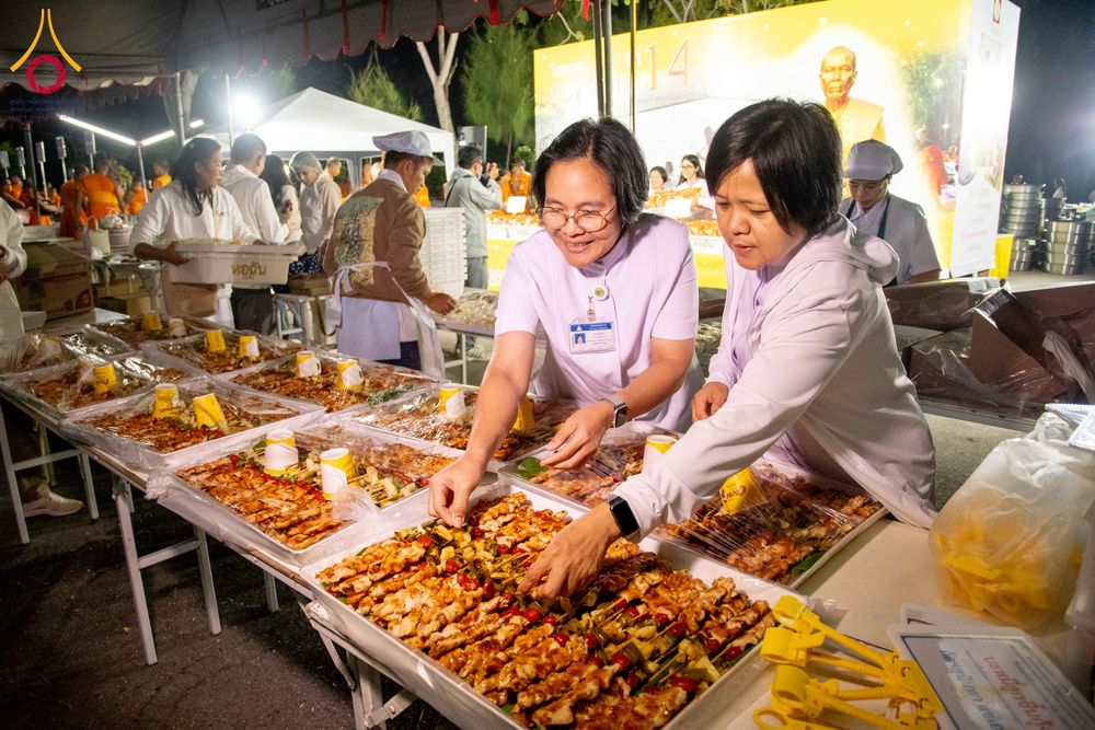 ภาพ No.288778:วันที่ 6 มกราคม พ.ศ. 2569 พิธีถวายภัตตาหารเป็นสังฆทาน แด่พระธรรมยาตรา ในโครงการธรรมยาตรา กตัญญูบูชา มหาปูชนียาจารย์ พระมงคลเทพมุนี(สด จนฺทสโร) พระผู้ปราบมาร อนุสรณ์สถาน 7 แห่ง ปีที่ 14 ณ อนุสรณ์สถานมหาวิหารพระมงคลเทพมุนี (โลตัสแลนด์) อ.สองพี่น้อง จ.สุพรร