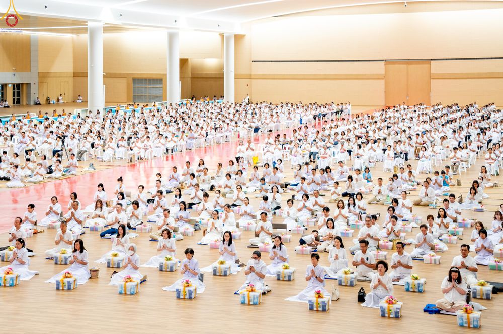 ภาพ No.280572:วันที่ 28 ธันวาคม พ.ศ.2568 พิธีถวายอุปกรณ์ทำความสะอาด ณ ห้องแก้วสารพัดนึก วัดพระธรรมกาย