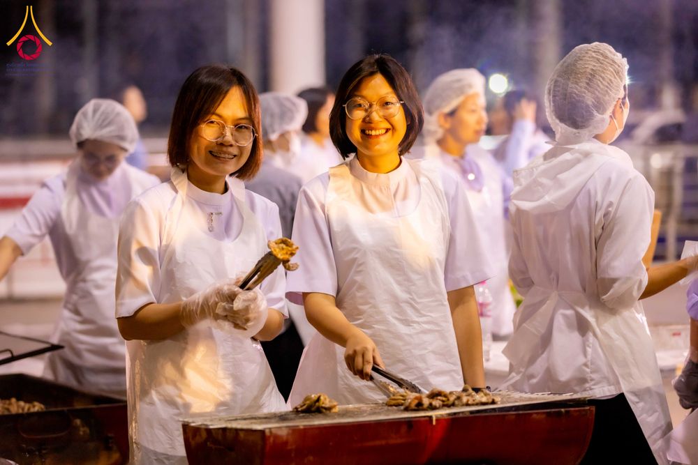 ภาพ No.306103:วันที่ 30 มกราคม พ.ศ. 2569 พิธีถวายภัตตาหารเป็นสังฆทาน แด่พระธรรมยาตรา ณ วัดพระธรรมกาย  จังหวัดปทุมธานี ในโครงการธรรมยาตรา กตัญญูบูชา มหาปูชนียาจารย์ พระมงคลเทพมุนี(สด จนฺทสโร) พระผู้ปราบมาร อนุสรณ์สถาน 7 แห่ง ปีที่ 14