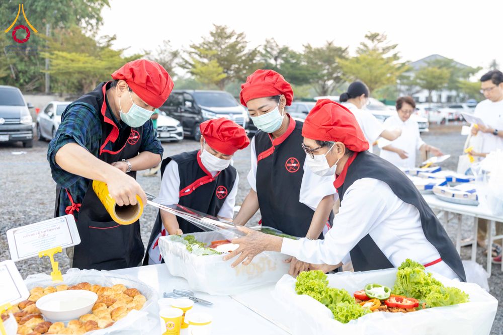 ภาพ No.296776:วันที่ 18 มกราคม พ.ศ. 2569 พิธีถวายภัตตาหารเป็นสังฆทาน แด่พระธรรมยาตรา ณ วัดโบสถ์บน ต.บางคูเวียง จ.นนทบุรี อนุสรณ์สถานลำดับที่ 4 สถานที่เกิดด้วยกายธรรม ในโครงการธรรมยาตรา กตัญญูบูชา มหาปูชนียาจารย์ พระมงคลเทพมุนี(สด จนฺทสโร) พระผู้ปราบมาร อนุสรณ์สถาน 7 แ