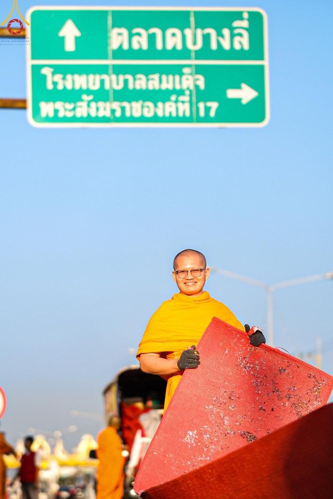 ภาพ No.191570:V.49 สารพัดV สารพัดดี ที่ธรรมยาตรา ในโครงการธรรมยาตรา กตัญญูบูชา มหาปูชนียาจารย์ พระมงคลเทพมุนี(สด จนฺทสโร) พระผู้ปราบมาร อนุสรณ์สถาน 7 แห่ง ปีที่ 13 ระหว่างวันที่ 2-31 มกราคม พ.ศ. 2568