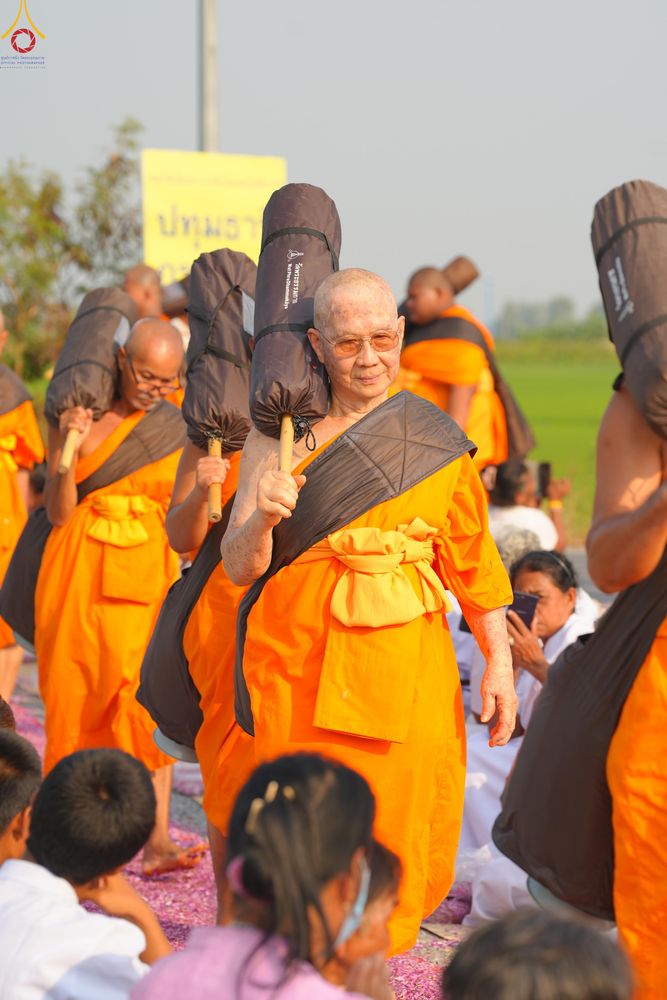 ภาพ No.299460:วันที่ 18 มกราคม พ.ศ. 2569 พิธีต้อนรับพระธรรมยาตรา ณ อนุสรณ์สถานลำดับที่ 5 สถานที่เผยแผ่วิชชาธรรมกายครั้งแรก อนุสรณ์สถานบางปลา วัดบางปลา อำเภอบางเลน จังหวัดนครปฐม ในโครงการธรรมยาตรา กตัญญูบูชา มหาปูชนียาจารย์ พระมงคลเทพมุนี(สด จนฺทสโร) พระผู้ปราบมาร อนุส