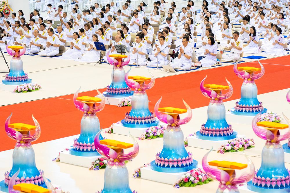 ภาพ No.318595:วันอาทิตย์ต้นเดือนที่ 5 เมษายน พ.ศ.2569 พิธีทอดผ้าป่าสมทบมหาสังฆทาน 40,000 กว่าวัดทั่วประเทศ ณ สภาธรรมกายสากล วัดพระธรรมกาย