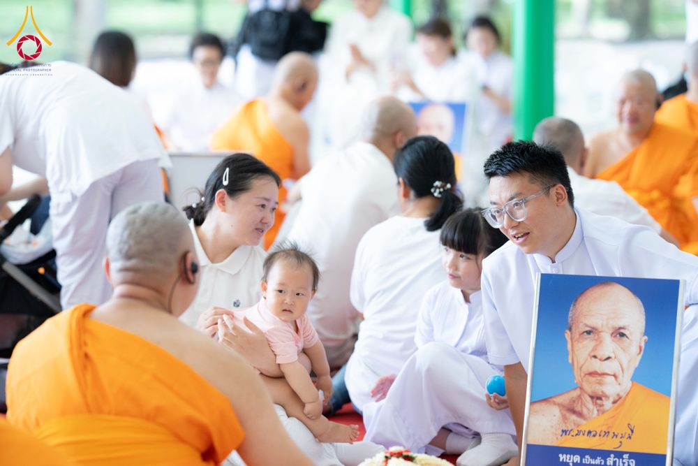 ภาพ No.286664:วันเสาร์ที่ 12 กรกฏาคม พ.ศ.2568 พิธีบรรพชาอุปสมบท  โครงการบรรพชาอุปสมบทหมู่ ธรรมทายาทนานาชาติ(ภาคภาษาจีน), โครงการบรรพชาสามเณร โรงเรียนนานาชาติ รุ่นที 14