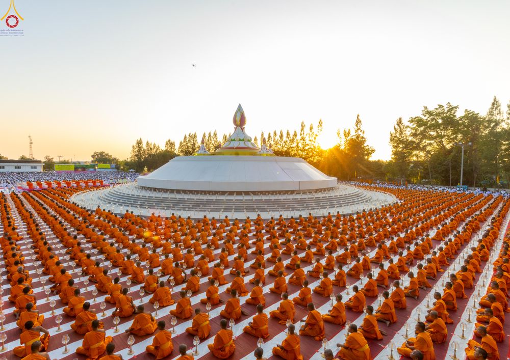 ภาพ No.292016:วันที่ 10 มกราคม พ.ศ. 2569 พิธีจุดประทีปถวายเป็นพุทธบูชา และบูชาธรรมมหาปูชนียาจารย์  ณ อนุสรณ์สถานคลองบางนางแท่น อ.สามพราน จ.นครปฐม ในโครงการธรรมยาตรา กตัญญูบูชา มหาปูชนียาจารย์ พระมงคลเทพมุนี(สด จนฺทสโร) พระผู้ปราบมาร อนุสรณ์สถาน 7 แห่ง ปีที่ 14