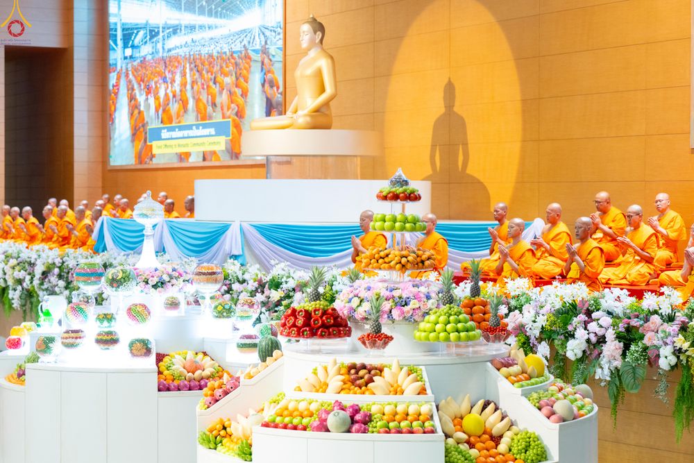 ภาพ No.311413:วันอาทิตย์ต้นเดือนที่ 1 มีนาคม พ.ศ.2569 พิธีตักบาตร และ พิธีบูชาข้าวพระ ณ สภาธรรมกายสากล วัดพระธรรมกาย