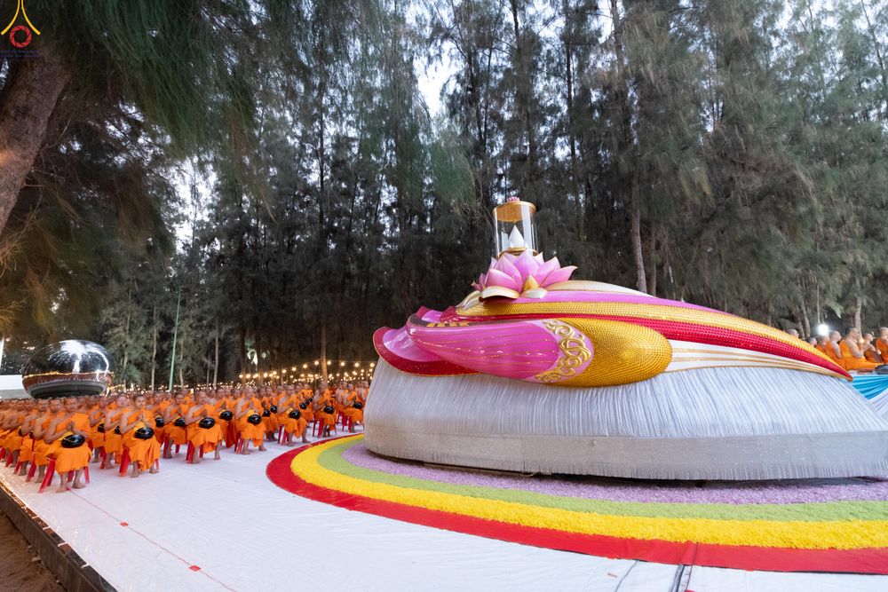 ภาพ No.289212:วันที่ 7 มกราคม พ.ศ. 2569 พิธีตักบาตรพระธรรมยาตรา ณ อนุสรณ์สถานลำดับที่ 1 สถานที่เกิดด้วยรูปกายเนื้อ อนุสรณ์สถานมหาวิหารพระมงคลเทพมุนี (โลตัสแลนด์) อ.สองพี่น้อง จ.สุพรรณบุรี ในโครงการธรรมยาตรา กตัญญูบูชา มหาปูชนียาจารย์ พระมงคลเทพมุนี(สด จนฺทสโร) พระผู้ป