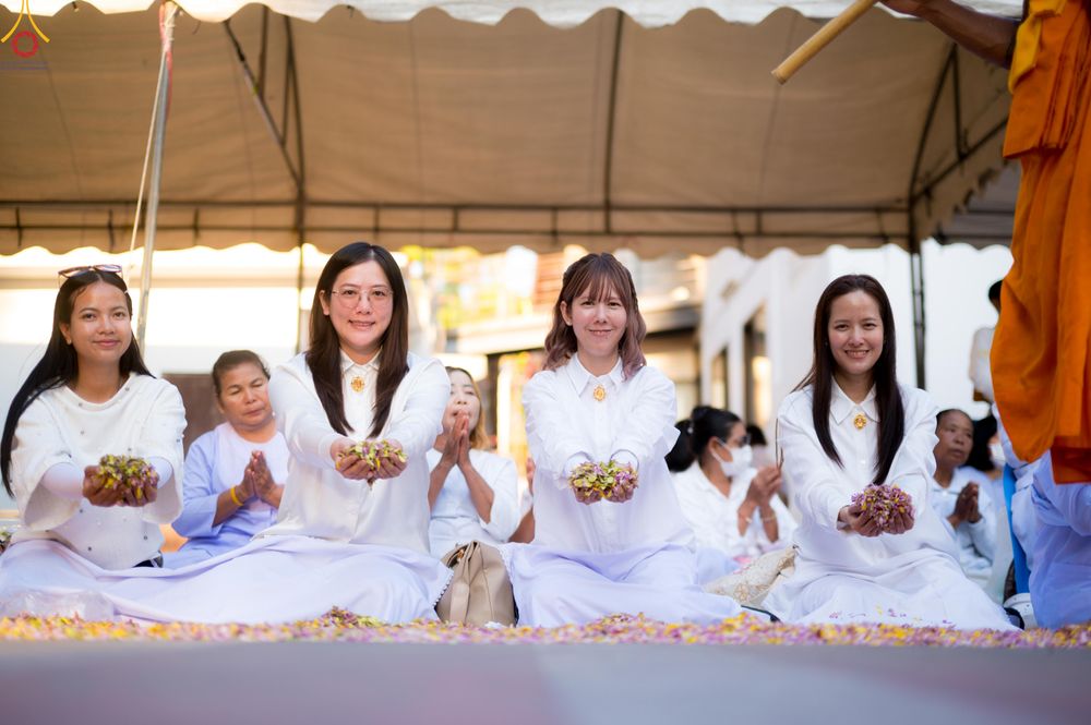 ภาพ No.295201:วันที่ 16 มกราคม พ.ศ. 2569 พิธีต้อนรับพระธรรมยาตรา อนุสรณ์สถานลำดับที่ 4 (ภาพชุดที่ 2) สถานที่เกิดด้วยกายธรรม ณ วัดโบสถ์บน ต.บางคูเวียง จ.นนทบุรี ในโครงการธรรมยาตรา กตัญญูบูชา มหาปูชนียาจารย์ พระมงคลเทพมุนี(สด จนฺทสโร) พระผู้ปราบมาร อนุสรณ์สถาน 7 แห่ง ปี