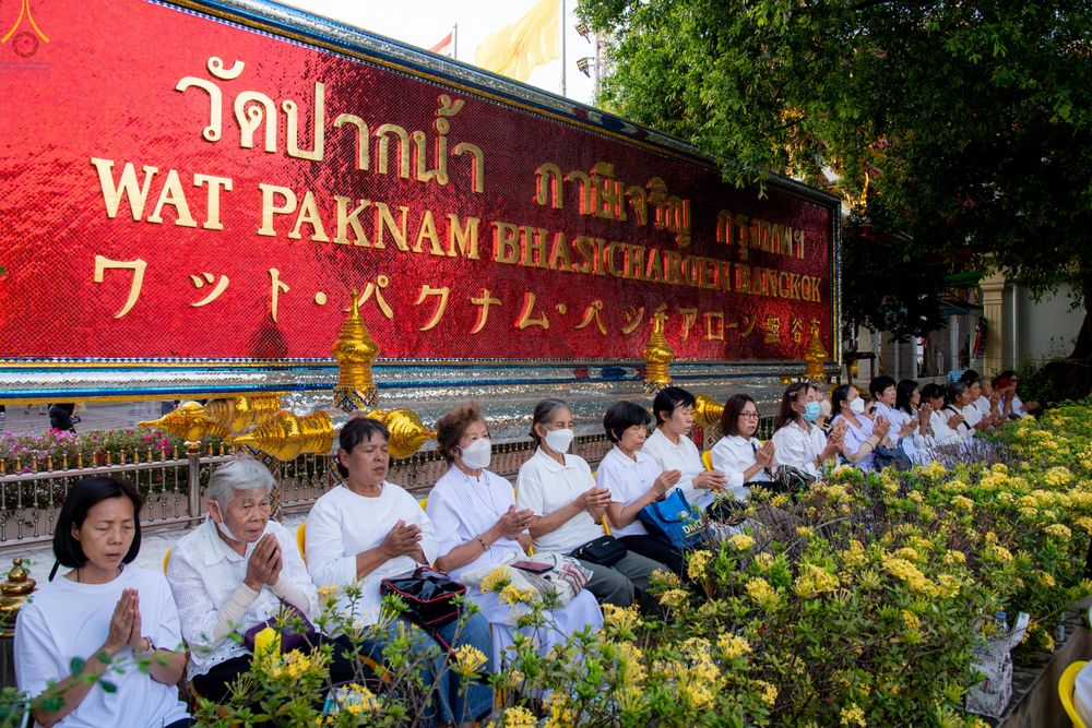 ภาพ No.302808:วันที่ 24 มกราคม พ.ศ. 2569 พิธีจุดประทีปธรรมถวายเป็นพุทธบูชา  และบูชาธรรมมหาปูชนียาจารย์  ณ อาคารธรรมยาตรา กตัญญูบูชามหาปูชนียาจารย์  ตรงข้ามวัดปากน้ำภาษีเจริญ จ.กรุงเทพมหานคร ในโครงการธรรมยาตรา กตัญญูบูชา มหาปูชนียาจารย์ พระมงคลเทพมุนี(สด จนฺทสโร) พระผู