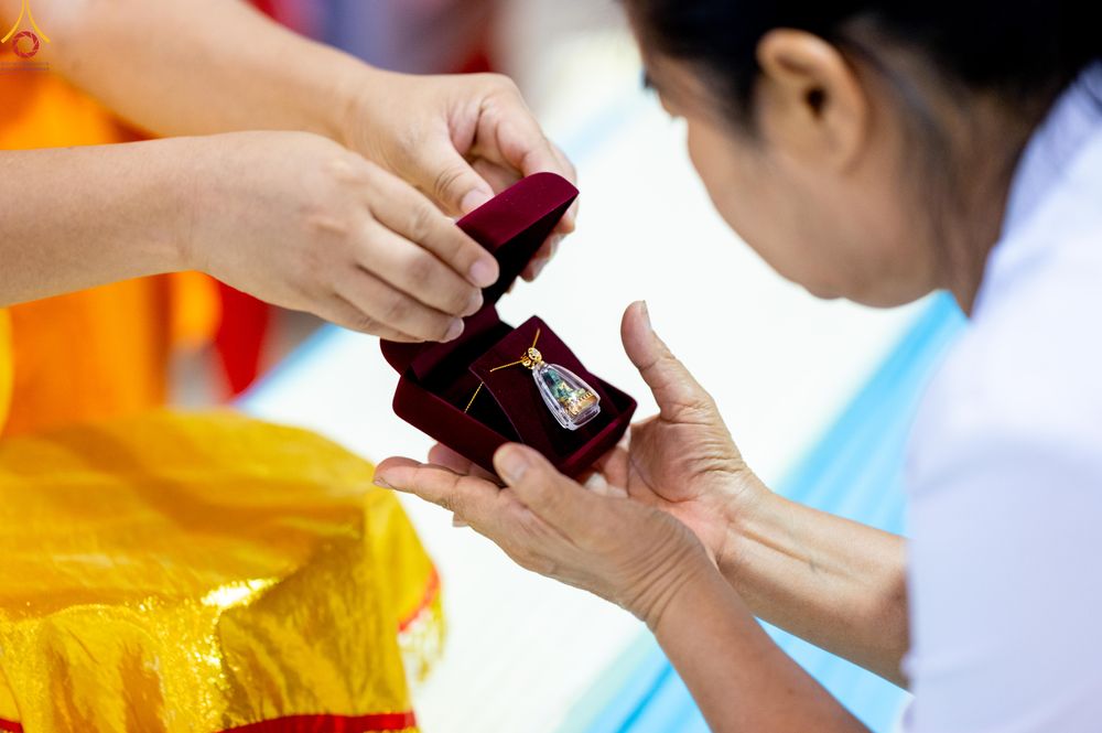 ภาพ No.311650:วันอาทิตย์ต้นเดือนที่ 1 มีนาคม พ.ศ.2569 สัมมนาพิเศษ พิธีมอบรูปหล่อโลหะหลวงปู่วัดปากน้ำ พระมงคลเทพมุนี พิธีมุทิตาสักการะในโอกาสพระครูปลัดรัตนวีรวัฒน์(รังสฤษดิ์ อิทธิจินฺตโก) เจ้าอาวาสวัดพระธรรมกาย  ดำรงตำแหน่งเป็น “ที่ปรึกษาเจ้าคณะจังหวัดปทุมธานี”  ณ ห้อง