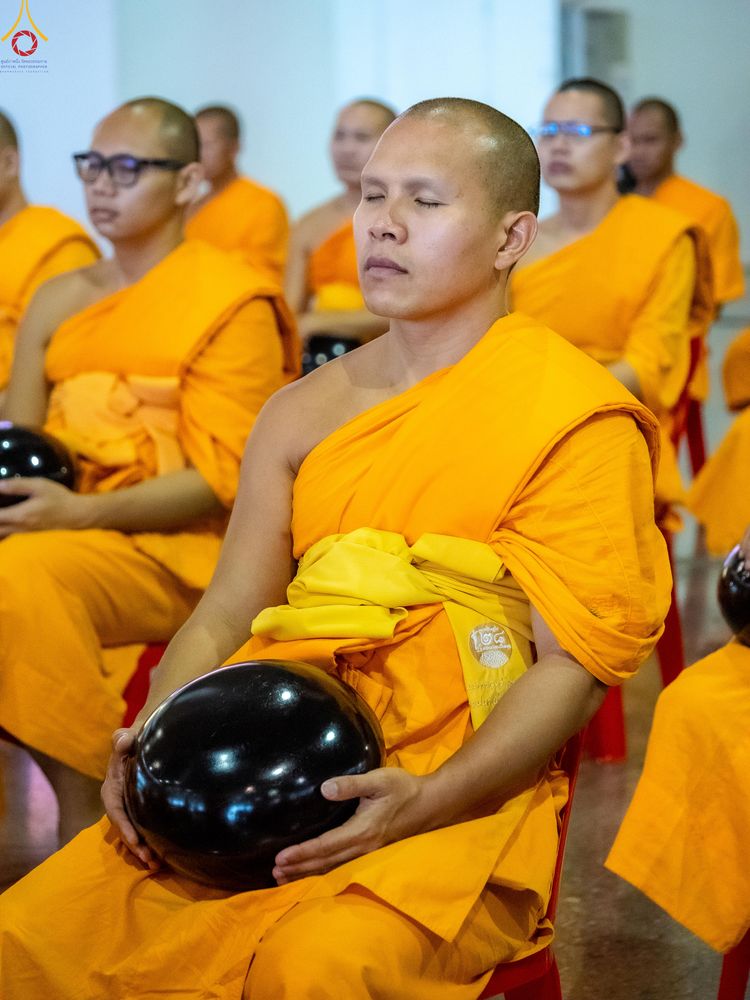 ภาพ No.337581:วันอาทิตย์ต้นเดือน 5 กรกฎาคม พ.ศ.2569 พิธีตักบาตรข้าวสารอาหารแห้ง  ณ บ้านแก้วเรือนทองคุณยายฯ วัดพระธรรมกาย