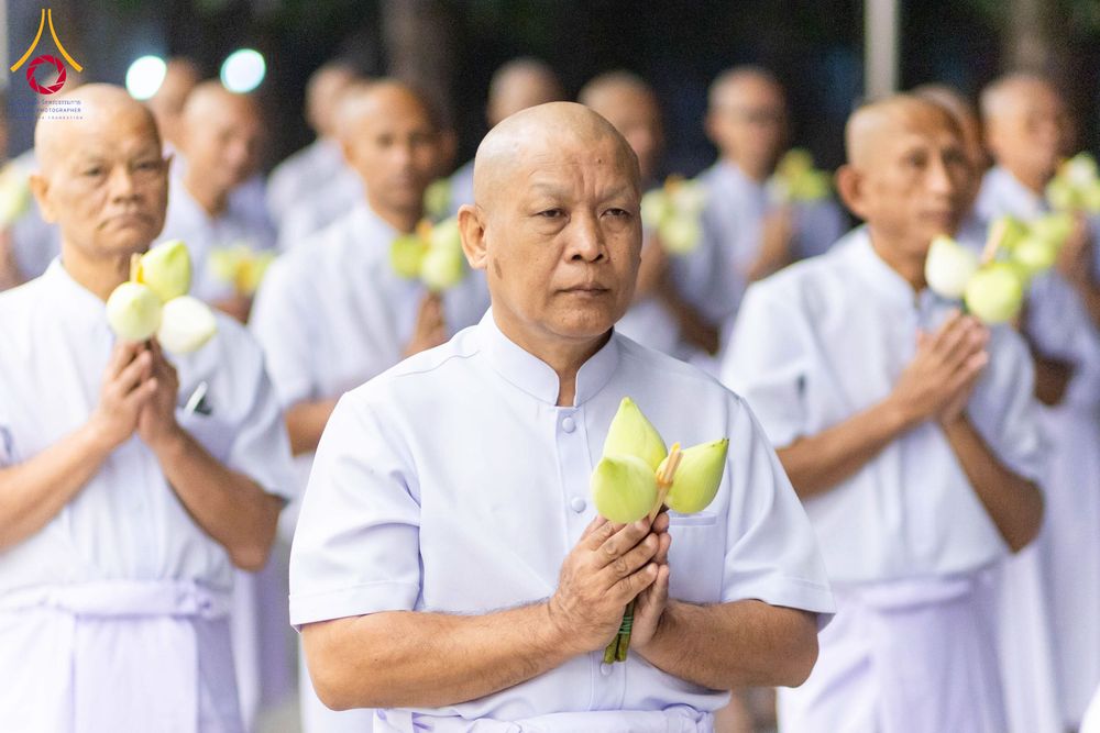 ภาพ No.298022:วันเสาร์ที่ 17 มกราคม พ.ศ. 2569 พิธีบรรพชาอุปสมบท โครงการอุปสมบทหมู่ บูชาธรรมครบ 117 ปี คุณยายอาจารย์มหารัตนอุบาสิกาจันทร์ ขนนกยูง  ณ อุโบสถพระไตรปิฎก วัดพระธรรมกาย