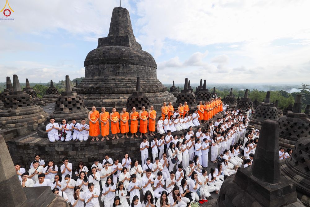 ภาพ No.330054:วันที่ 27-29 พฤษภาคม พ.ศ.2569 MBMI Tangerang (Majelis Agama Buddha Mahanikaya) ได้มีการเตรียมงานเพื่อจัดงานวิสาขบูชานานาชาติ  ชึ่งในงานจะมีการจุดประทีปโคมลาน โคมลอย กว่า 20,000 ดวง  เพื่อน้อมถวายเป็นพุทธบูชา และเพื่อเป็นการกระชับสัมพันธมิตรภาพ