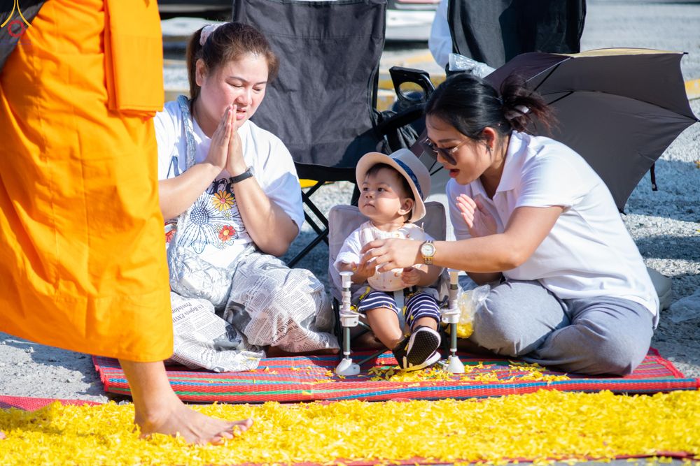 ภาพ No.290550:วันที่ 7 มกราคม พ.ศ. 2569 พิธีต้อนรับพระธรรมยาตรา ณ อนุสรณ์สถานลำดับที่ 2  สถานที่ตั้งมโนปณิธานบวชตลอดชีวิต อนุสรณ์สถานคลองบางนางแท่น (ภาพชุดที่ 2) อ.สามพราน จ.นครปฐม ในโครงการธรรมยาตรา กตัญญูบูชา มหาปูชนียาจารย์ พระมงคลเทพมุนี(สด จนฺทสโร) พระผู้ปราบมาร 