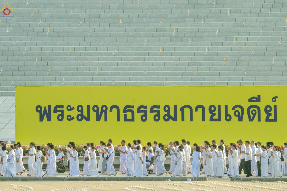 ภาพ No.330403:วันวิสาขบูชา อาทิตย์ที่ 31 พฤษภาคม พ.ศ.2569 พิธีเวียนประทักษิณ และพิธีวันทาเจดีย์ ณ พระมหาธรรมกายเจดีย์ วัดพระธรรมกาย จังหวัดปทุมธานี