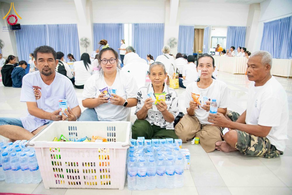 ภาพ No.321784:วันที่ 12 เมษายน พ.ศ.2569 ตักบาตรสงกรานต์ฉลองสามเณรใหม่  ณ ศูนย์ปฏิบัติธรรมระยอง(บ้านช่องลม)